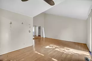 545 Alton Ct, Carol Stream, IL 60188 - Photo 6