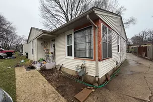 1916 Loomis St, Rockford, IL 61102 - Photo 4