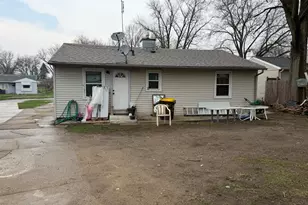 1916 Loomis St, Rockford, IL 61102 - Photo 2