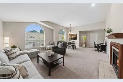 767 Grosse Pointe Circle, Vernon Hills, IL 60061 - Photo 2