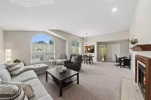 767 Grosse Pointe Cir, Vernon Hills, IL 60061 - Photo 2