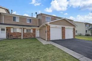 454 Esselen Ct, Carol Stream, IL 60188 - Photo 2