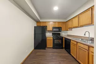 694 N Tamarac Blvd, Addison, IL 60101 - Photo 4