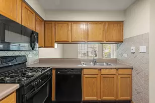 694 N Tamarac Blvd, Addison, IL 60101 - Photo 6
