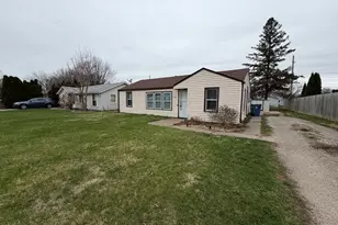 535 15th Ave, Silvis, IL 61282 - Photo 2