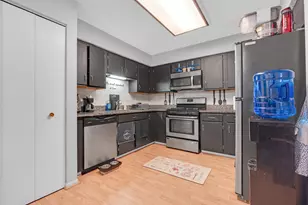 691 W Streamwood Blvd, Streamwood, IL 60107 - Photo 6