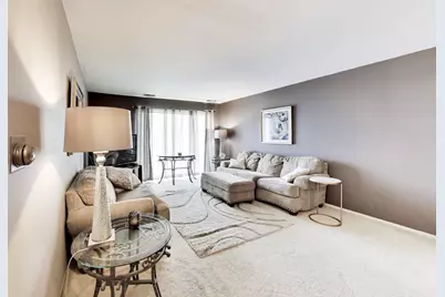 8640 Waukegan Road #229, Morton Grove, IL 60053 - Photo 6