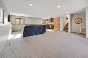 568 Pamela Ct, Gilberts, IL 60136 - Photo 4