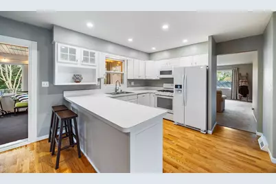 425 N Alfred Avenue, Elgin, IL 60123 - Photo 8