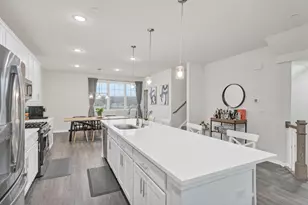 2720 Lily Ln, Rolling Meadows, IL 60008 - Photo 6