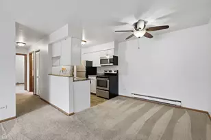 627 Virginia Rd, Crystal Lake, IL 60014 - Photo 4