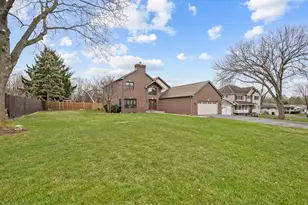23W531 W Walnut St, Roselle, IL 60172 - Photo 2