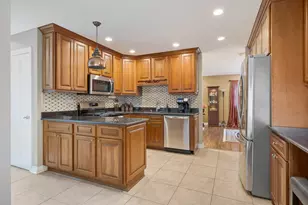 23W531 W Walnut St, Roselle, IL 60172 - Photo 12