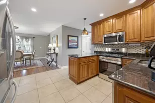 23W531 W Walnut St, Roselle, IL 60172 - Photo 16