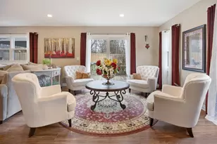 23W531 W Walnut St, Roselle, IL 60172 - Photo 8