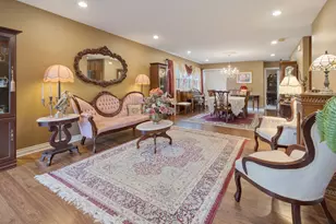 23W531 W Walnut St, Roselle, IL 60172 - Photo 6