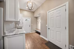 23W531 W Walnut St, Roselle, IL 60172 - Photo 16