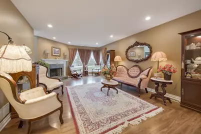 23W531 W Walnut Rd Road, Roselle, IL 60172 - Photo 4