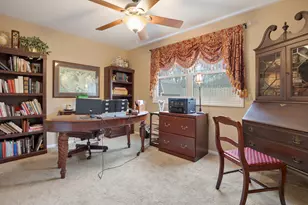23W531 W Walnut St, Roselle, IL 60172 - Photo 8