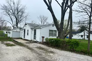 356 E Fulton St, Paxton, IL 60957 - Photo 1