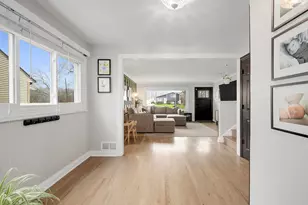 0S725 East St, Winfield, IL 60190 - Photo 6