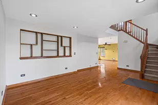 698 Juli Dr, South Elgin, IL 60177 - Photo 4