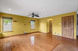 698 Juli Dr, South Elgin, IL 60177 - Photo 6