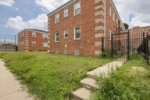 2133 W Highland Ave, Chicago, IL 60659 - Photo 4