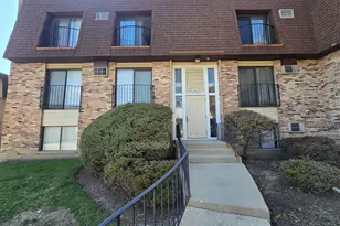 160 S Waters Edge Dr, Glendale Heights, IL 60139 - Photo 1