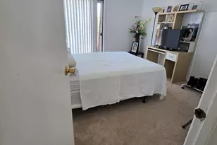 160 S Waters Edge Dr, Glendale Heights, IL 60139 - Photo 8