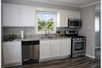 4627 Custer Avenue, Lyons, IL 60534 - Photo 6