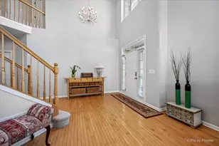 305 Colonial Dr, Vernon Hills, IL 60061 - Photo 2