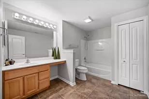 305 Colonial Dr, Vernon Hills, IL 60061 - Photo 36