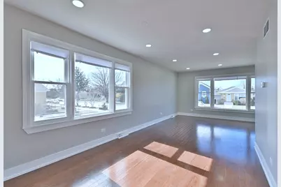 5435 N Mobile Avenue, Chicago, IL 60630 - Photo 8