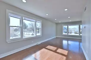 5435 N Mobile Ave, Chicago, IL 60630 - Photo 8