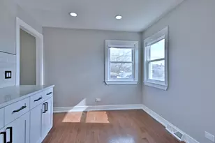 5435 N Mobile Ave, Chicago, IL 60630 - Photo 12