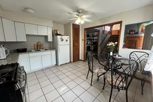 225 Malibu Dr, Bolingbrook, IL 60440 - Photo 4