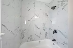 8516 Austin Ave, Burbank, IL 60459 - Photo 10