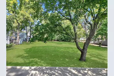 212 W Ellis Avenue, Libertyville, IL 60048 - Photo 6