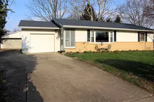 8 Edgelea Cir, Clifton, IL 61727 - Photo 2