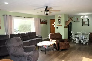 8 Edgelea Cir, Clifton, IL 61727 - Photo 4