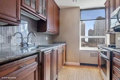 70 W Burton Place #805F, Chicago, IL 60610 - Photo 4