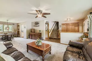 136 Caryville Ln, Schaumburg, IL 60193 - Photo 2