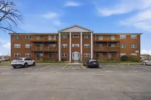 6135 W 94th St, Oak Lawn, IL 60453 - Photo 1