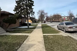 10210 S Prairie Ave, Chicago, IL 60628 - Photo 20