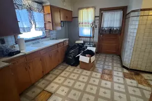 10210 S Prairie Ave, Chicago, IL 60628 - Photo 10