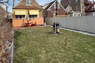 10210 S Prairie Ave, Chicago, IL 60628 - Photo 18