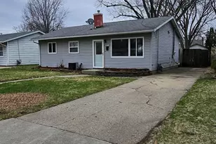1813 18th Ave, Sterling, IL 61081 - Photo 2