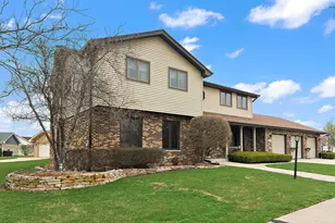 16748 Richards Dr, Tinley Park, IL 60477 - Photo 2