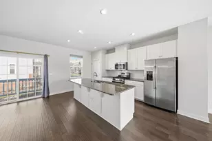 72 Nicholas Dr E, Des Plaines, IL 60016 - Photo 14